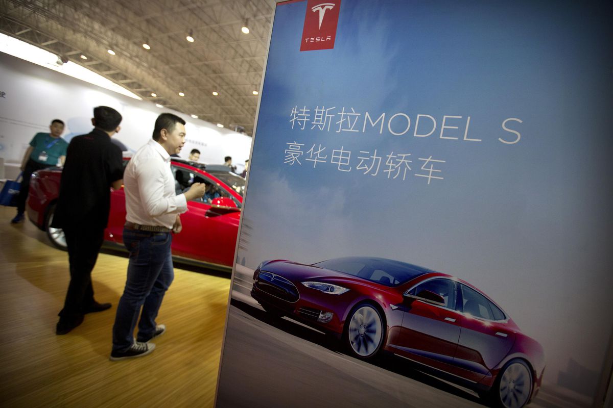 Китай запретил чиновникам и военным ездить на Tesla. Власти страны испугались постоянной видеосъемки этими автомобилями