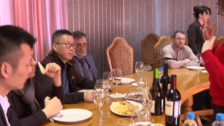 Торговцы трусами скупают вино?