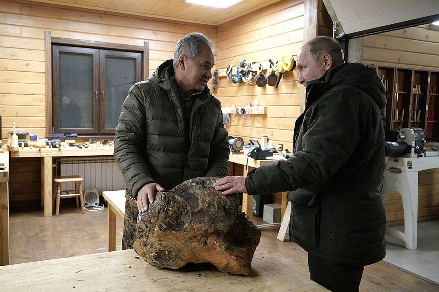 «Почему не показали его вакцинацию? Потому что нельзя показывать его руки…»