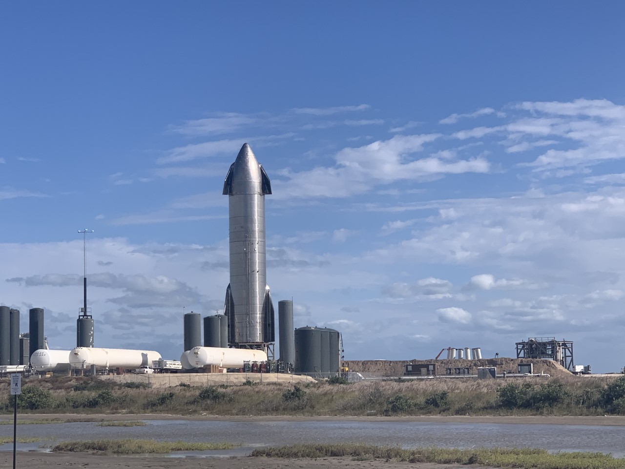 Космический корабль Starship SN11 взорвался при посадке (Видео)