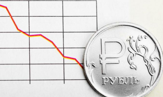 Рубль испугался российской армии у границ Украины и упал