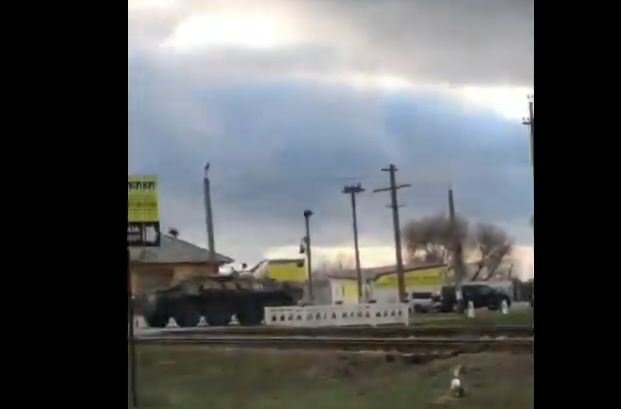 В 13 км от украинской границы: на территории Приднестровья заметили колонну российских БТР, видео