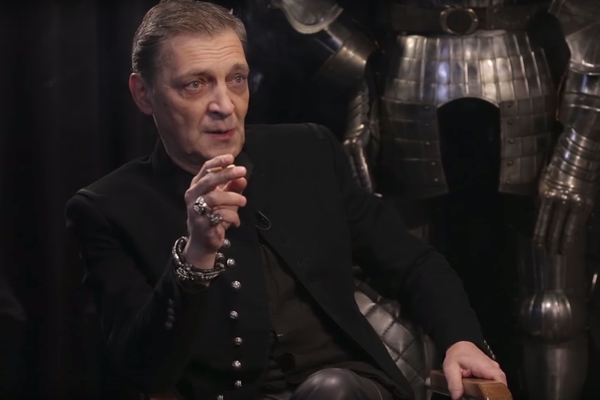 Гонорары пропагандонов путинского режима ничтожно малы. Им же приходится набирать полный рот г0вна и пускать фонтанчики - Невзоров