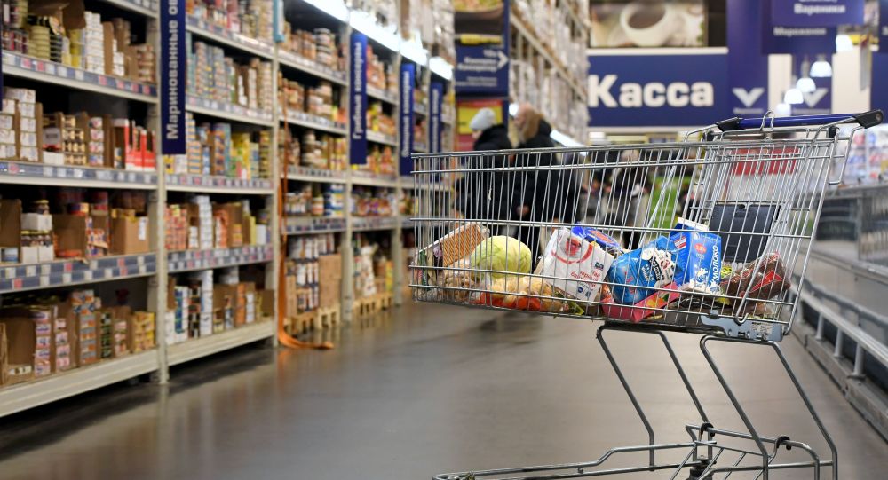 В Беларуси вводят госрегулирование цен на ряд продуктов. В их числе – колбаса, чай и соль
