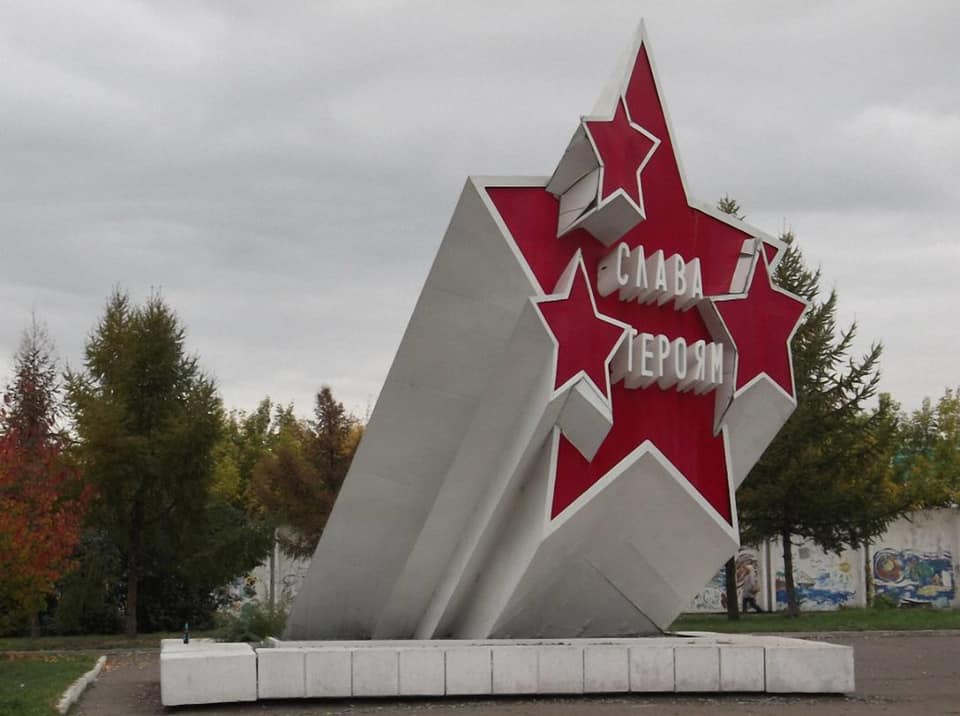 В России опозорились с лозунгом "Героям слава": "если это фaшизм, то тогда как объяснить все это?"