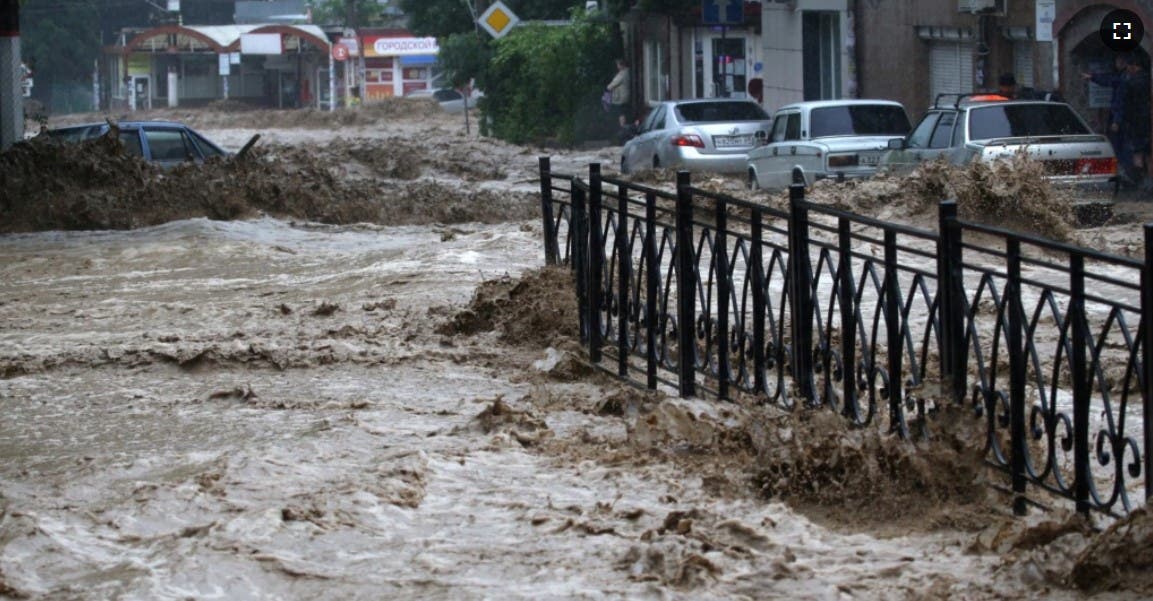 Демонтируют мосты: Как живет Ялта после "камней с неба" — видео