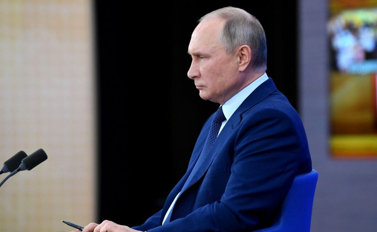 Число россиян, считающих Путина выдающейся личностью, сократилось в разы поэтому в Думе принят закон что Х#@ло не х@#ло