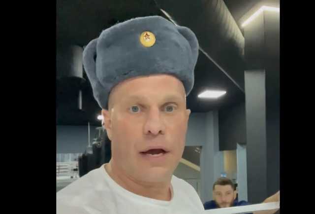 К Киве в спортзал пришли с повесткой из-за советской шапки-ушанки. Видео