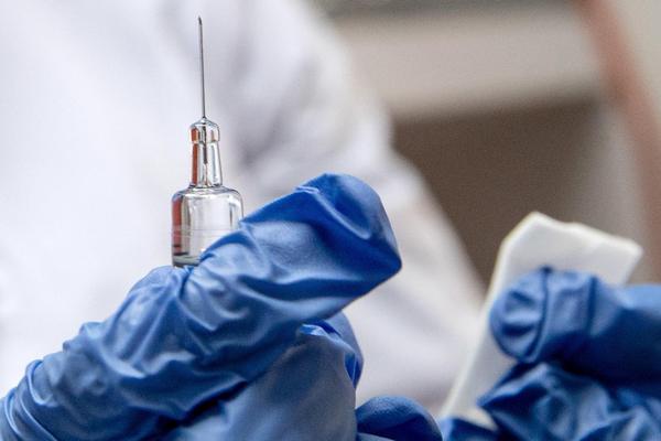 В Калужской области медсестра вместо вакцины сделала инъекцию водой (Видео)