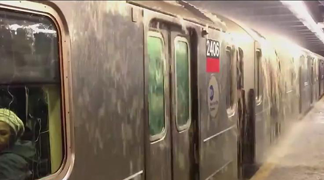 Шторм Эльза вызвал наводнение в Нью-Йорке. Городское метро затоплено. ВИДЕО