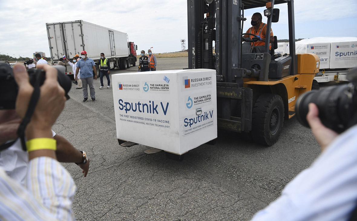 Россия продавала вакцину "Спутник V" через фирму из ОАЭ, которая связана с королевской семьей – расследование