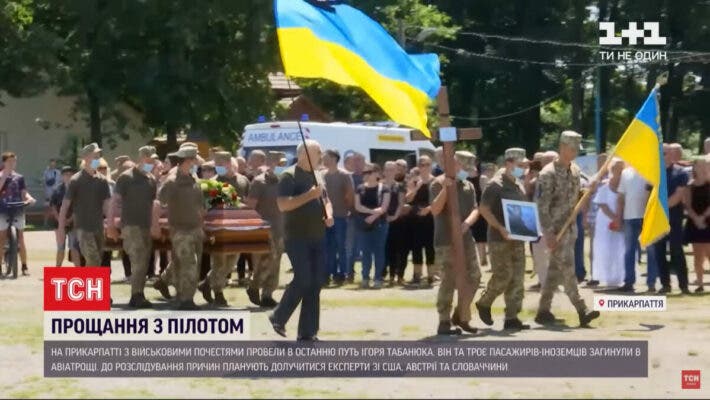 Родственники погибшего пилота Табанюка уверены, что крушение самолета подстроили