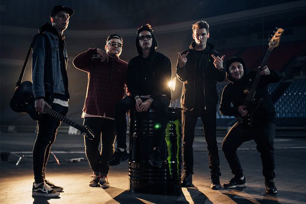 Российская группа спела о Путине на фестивале в Тернополе. Зрители подпевали "Путин Х**ло" Видео