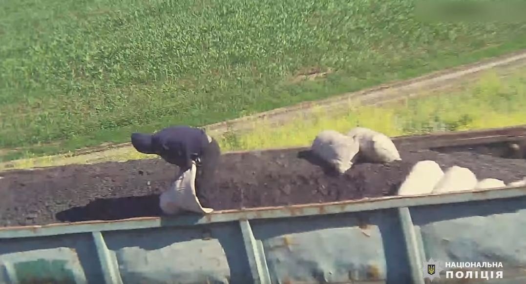 40 человек на ходу грабили товарные поезда: в Украине обезврежена опасная банда