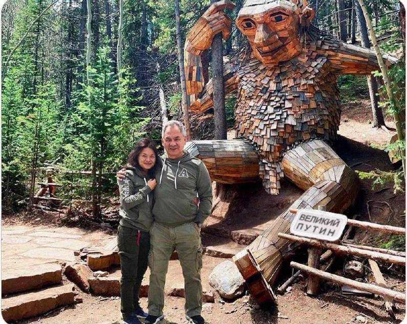 Ельцину нравился Шойгу за любовь к коньяку и ярую ненависть к люстрации