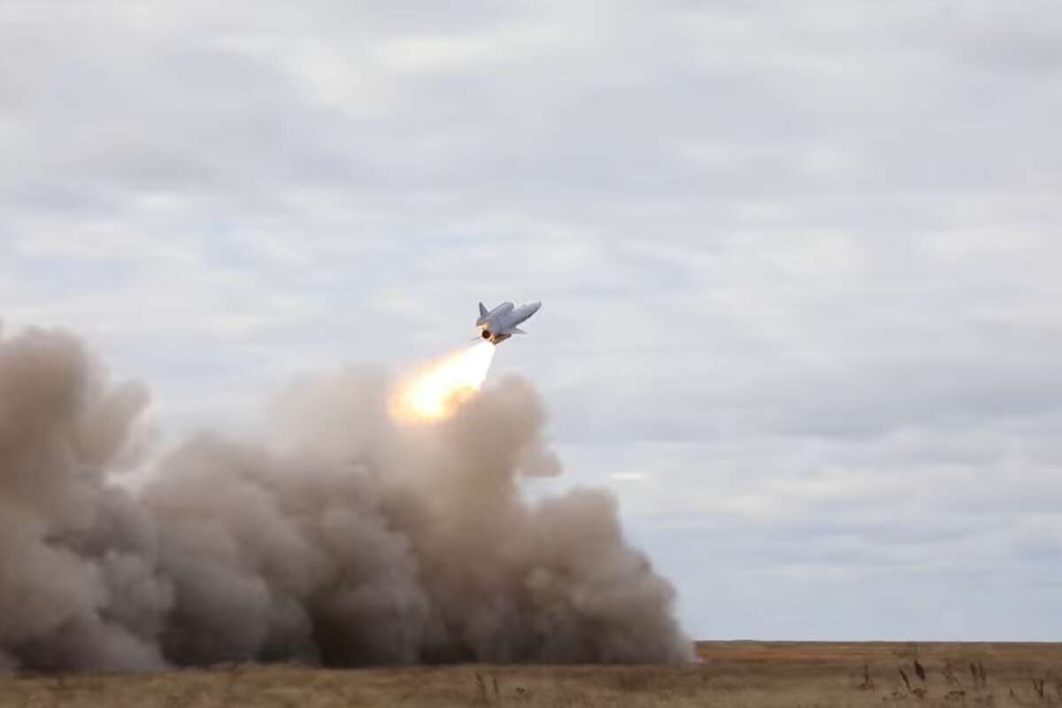 Российские самолеты устроили провокацию в небе во время учений ВСУ. Видео