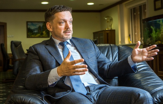 Становится ясно, почему глава правления "Укрэксимбанка" вел себя так, словно ему выдали пояс шахида. Все это, чтобы никто не узнал страшную тайну