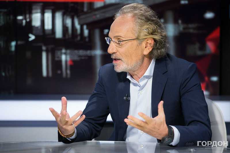 Шустер: Когда предыдущая власть нас прессовала, сразу прислала налоговую. И мы, платя все налоги и зарплаты вбелую, получили штраф 13 млн