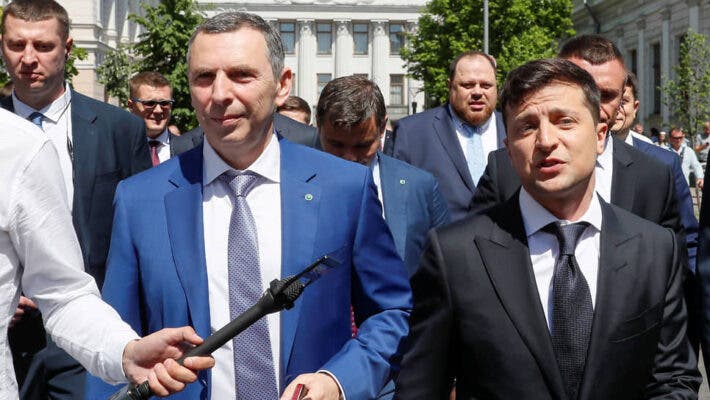 СМИ: Зеленский и Шефир пытались в обход закона вывести активы из банка Курченко