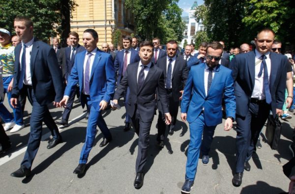 Всю эту шоблу собирали по каким-то особым параметрам, как например низкий интеллект или кретинизм