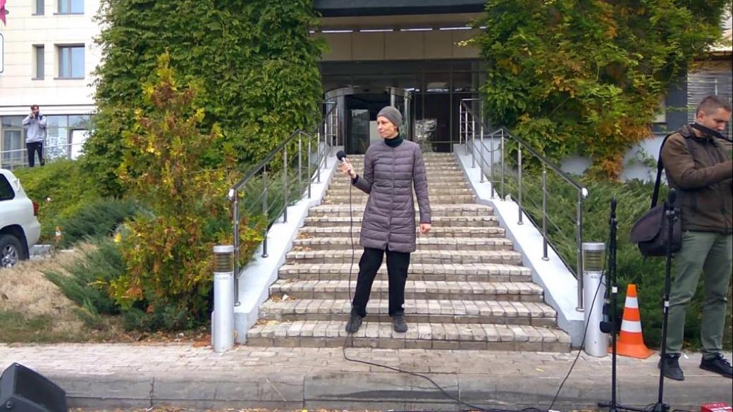 Чичерина устроила «утреннюю побудку» у штаб-квартиры СММ ОБСЕ в Донецке: «Они не нужны в Донбассе. Они наводчики»