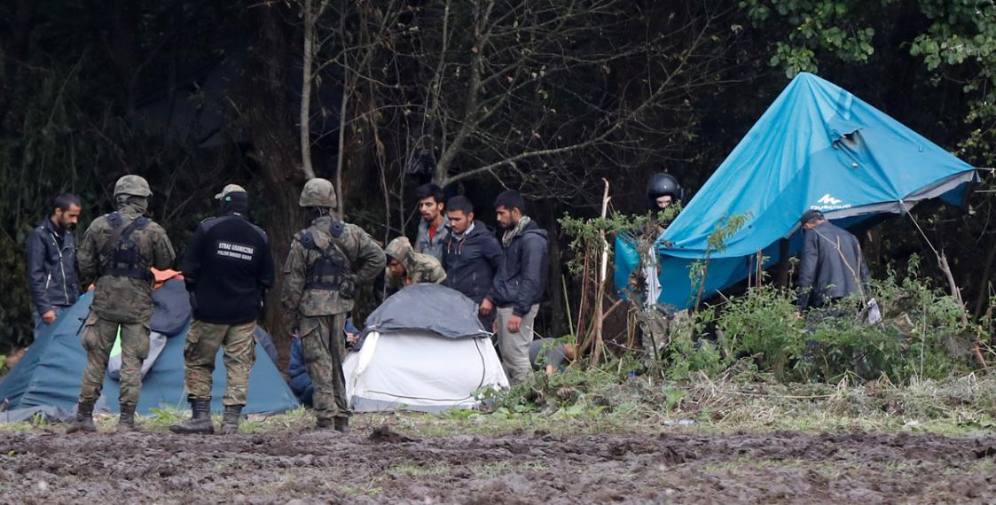 Штурмующие границу нелегалы ранили военных в Польше