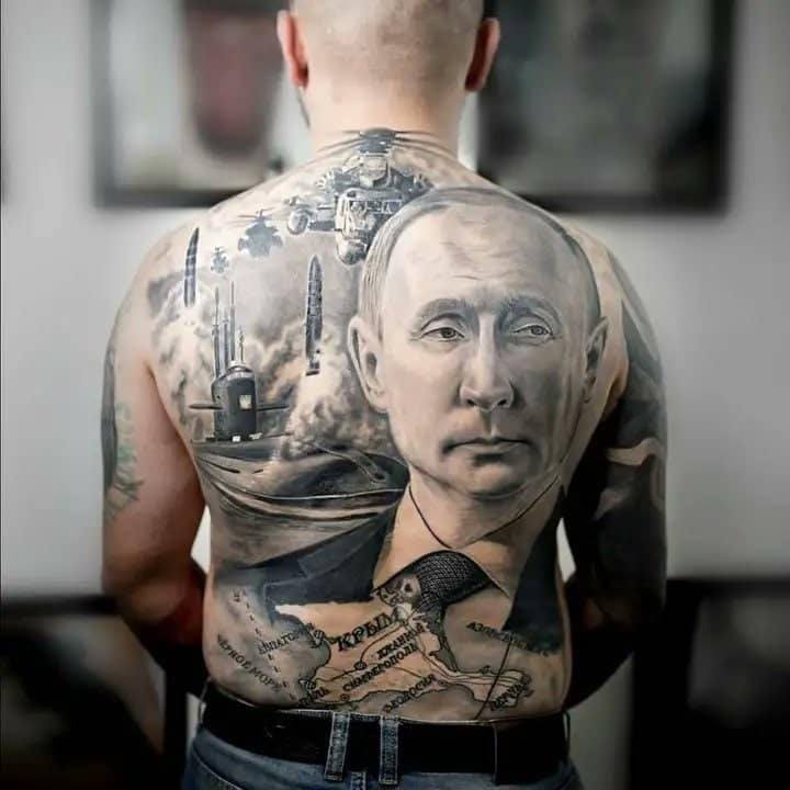 “Ты садишься на очко, он сидит перед тобой на коленях…” заключенным показывают фильм о том, что  Навальный гей (Видео)