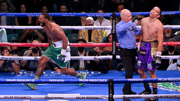 Американец одержал победу жутким нокаутом: соперник аплодировал, лежа на канвасе, видео