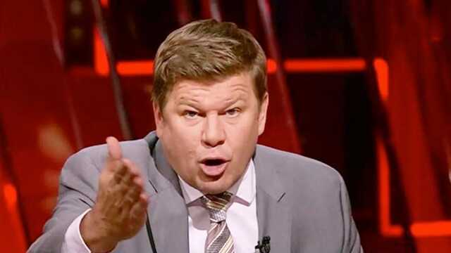 Губерниев назвал идиотами и свиньями российских хоккеистов, которых сняли с рейса в Канаде