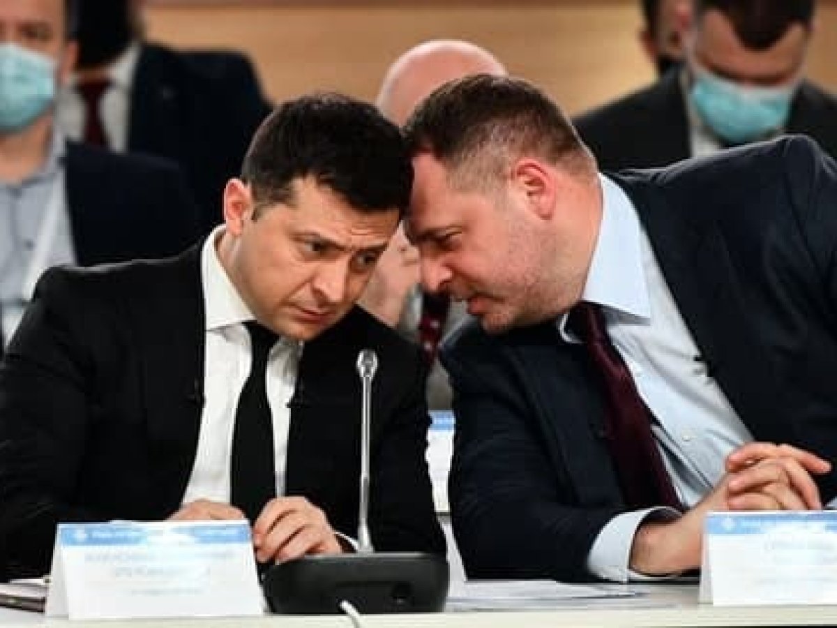 Сядет вместе с Ермаком: за что могут открыть дела против Зеленского