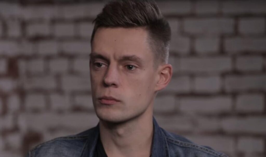 Напоминаю Ротенбергам, Тимченко, Абрамовичу, Эрнсту, что достоинство – это высказать Путину свою позицию. У многих из вас она совпадает с моей