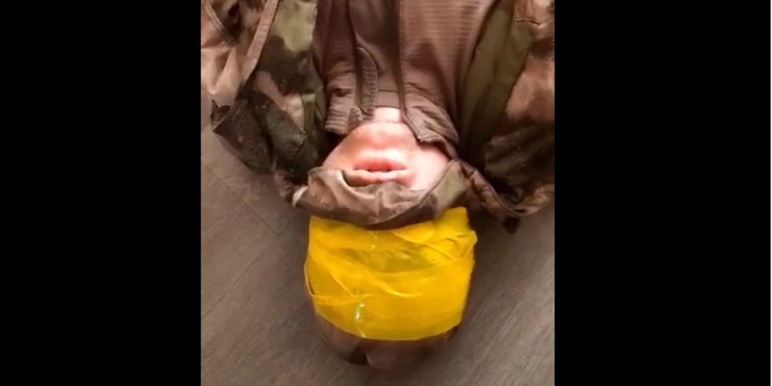 Захваченный в плен элитный российский спецназовец ГРУ заплакал во время допроса. ВИДЕО