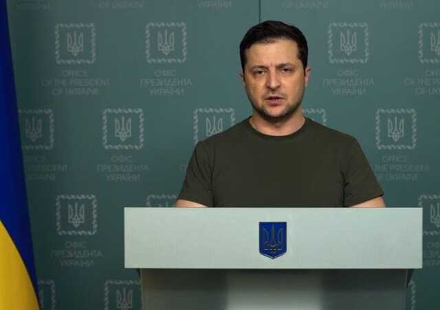 "Россия хочет стереть нашу страну, но с нами Бог": Зеленский выступил с сильным обращением к украинцам. Видео