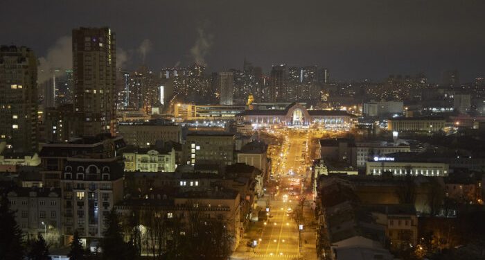 Оккупанты нанесли новые ракетные удары по Киеву: Видео