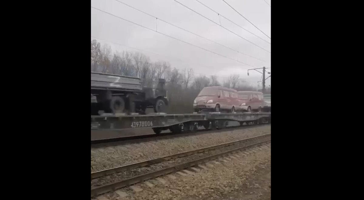 Дальше будут конные повозки?: Россия перебрасывает к Украине гражданский транспорт