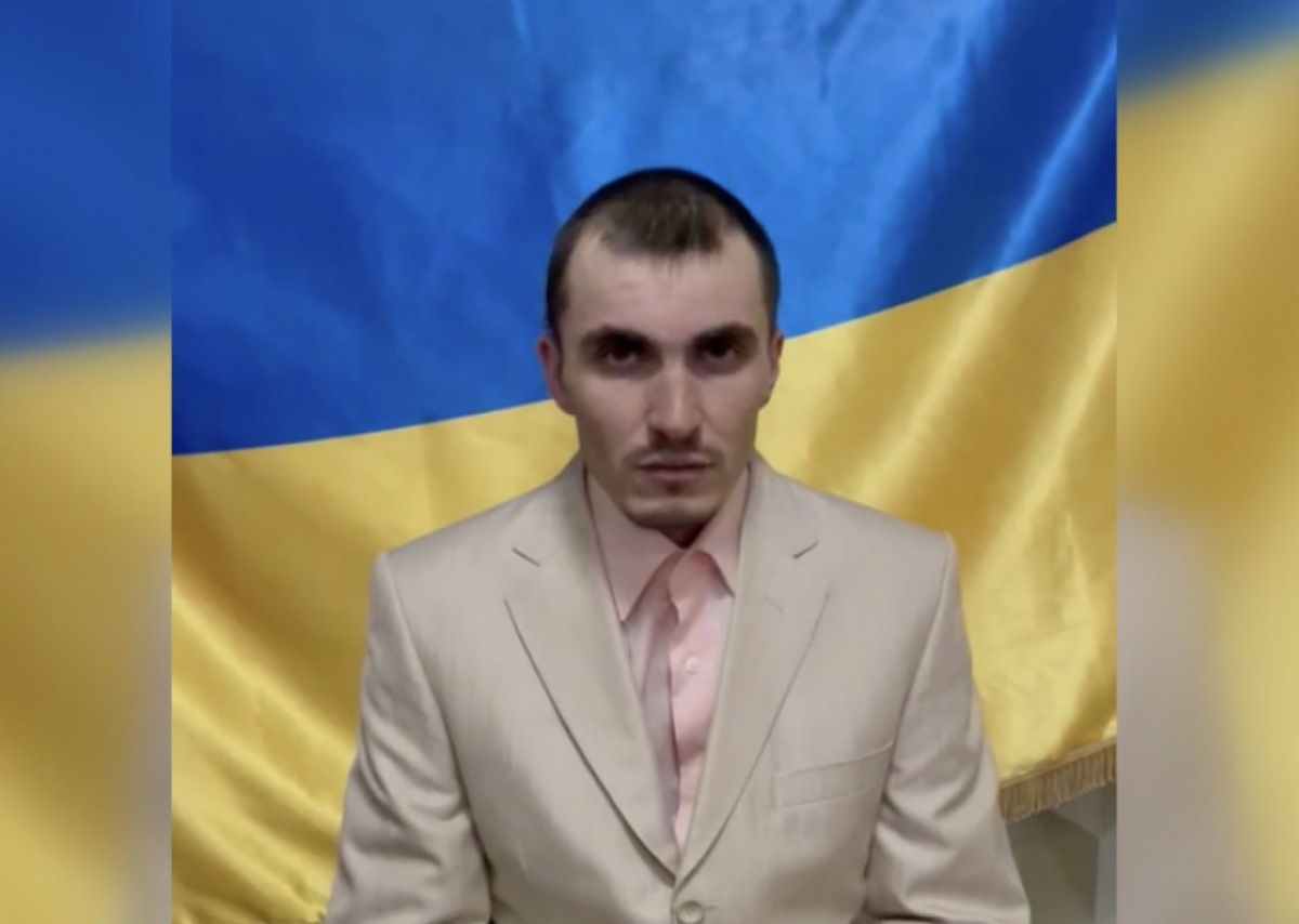 "Нас загнали в болото": оккупант рассказал, как его "кинули" российские командиры, сжег свой БТР, а затем сдался с оружием и формой (Видео)