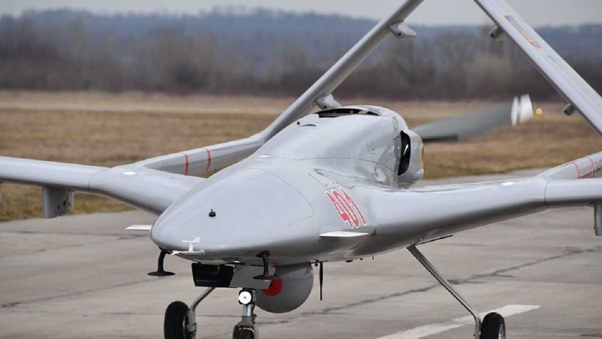 Генштаб ВСУ показал ювелирную работу "Байрактара" против техники врага