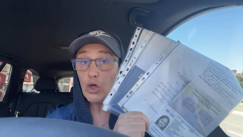 Консул в Анталии не продлил загранпаспорта детей Егоровой из-за ее поддержки Путина