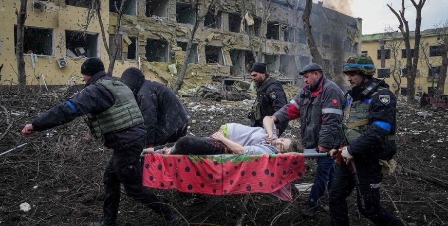 Правда проста, и она в том, что люди собрались и оторвали ногу роженице. Убили ее и ее ребенка. Ни за что. Только Симоньян знает, зачем ее убили. И Соловьев