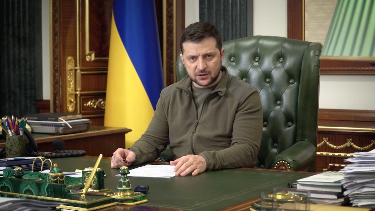 Эта война закончится для РФ позором и бедностью: Зеленский обратился к россиянам (Видео)