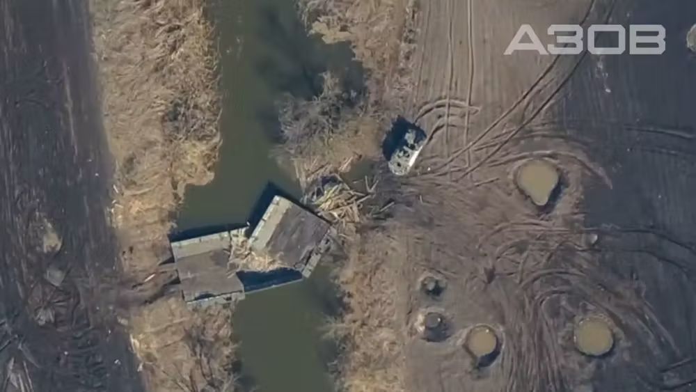 На Киевщине ТрО "Азов" и ВСУ уничтожили понтонную переправу оккупантов. Видео