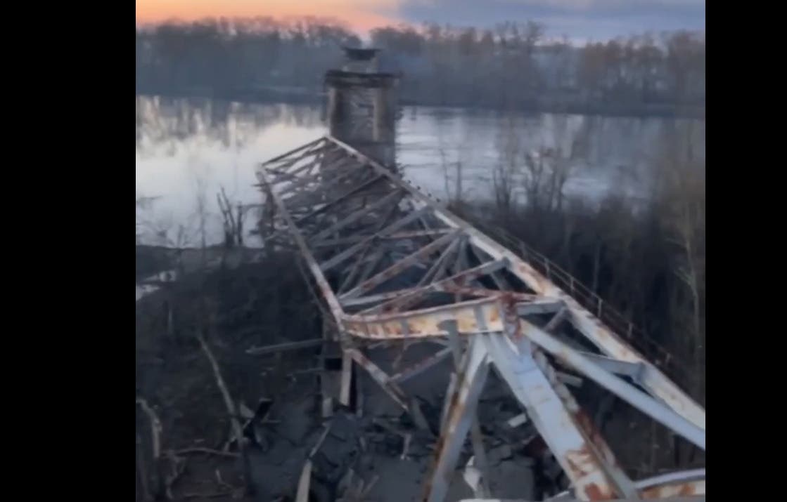 Оккупанты разрушили важный мост в Чернигове и обстреляли Киев