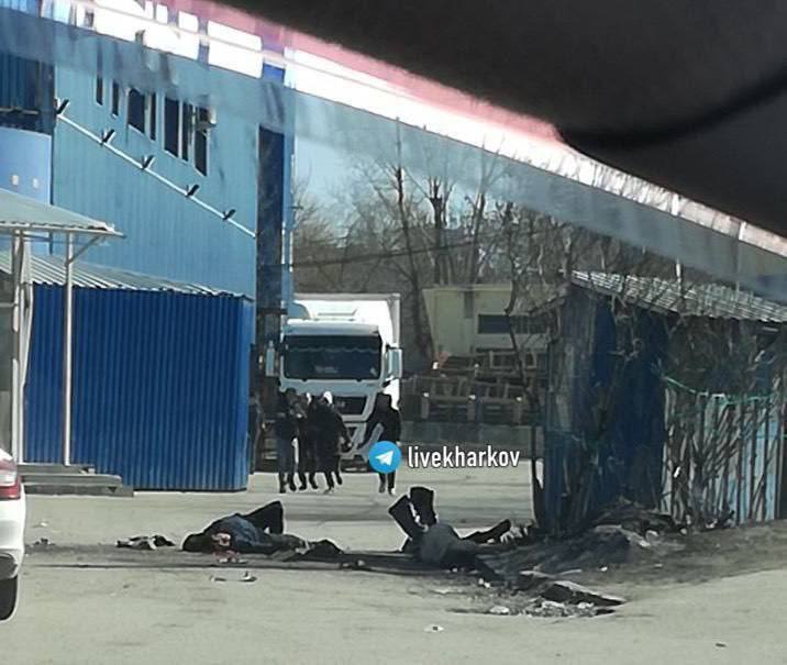 Стояли в очереди за гуманитаркой: орки нанесли ракетный удар по мирным людям в Харькове - много жертв