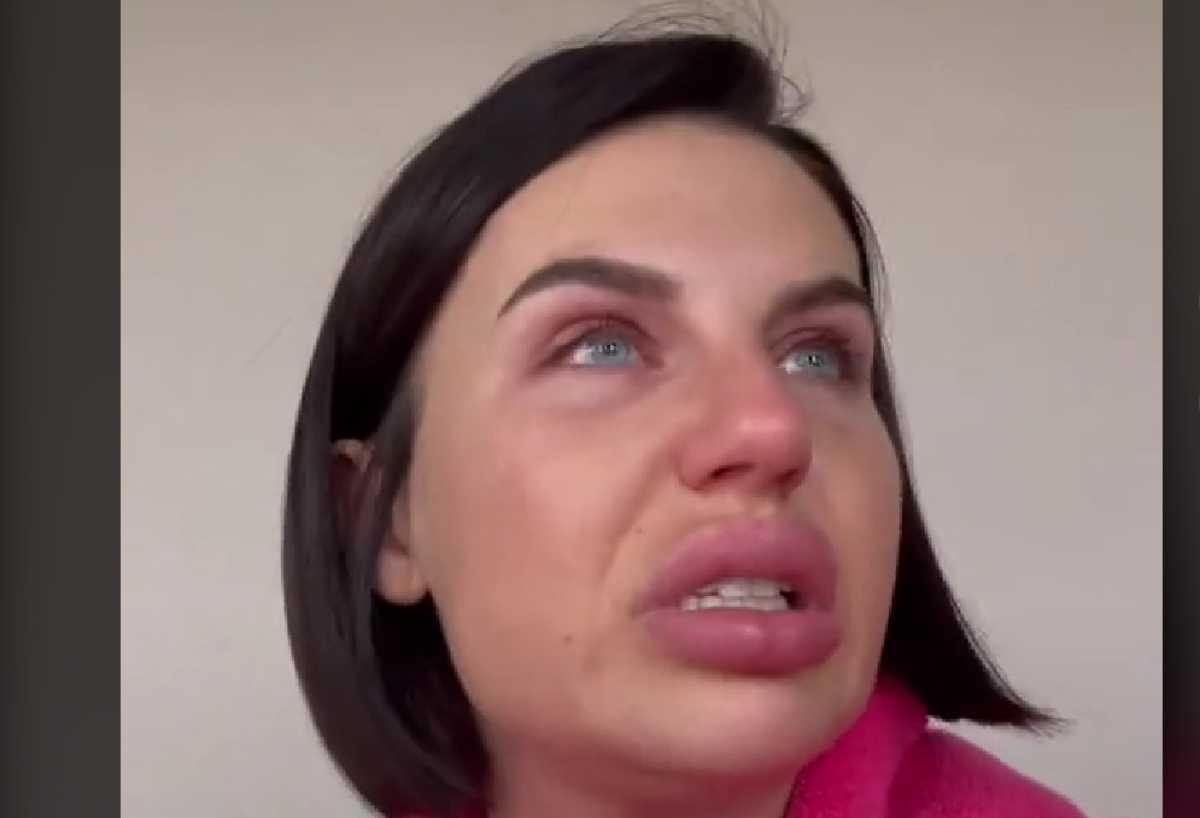 Блогерша-путинистка из Днепра, которая поддерживала Путина, "переобулась" и в слезах попросила россиян прекратить обстрелы