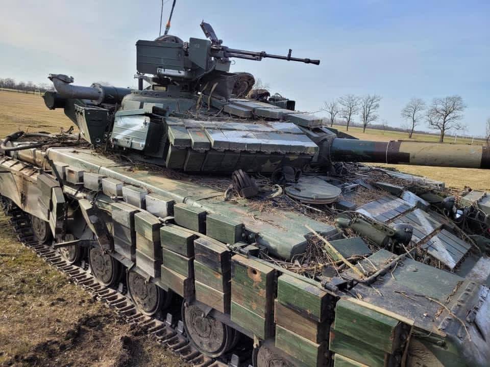 У орков на поле боя появились танки Т-64, с чего бы это вдруг?