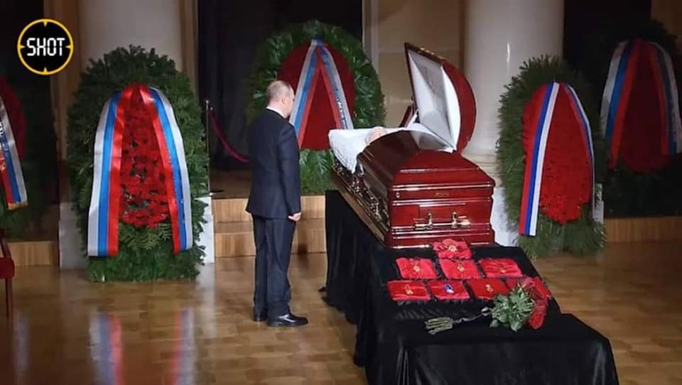 Жириновский умер, а Путин его живёт