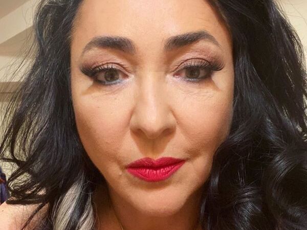 "Будет концерты давать в бункере для Путина", "Россия уже проклята миром". Лолита возмутила сеть новым постом