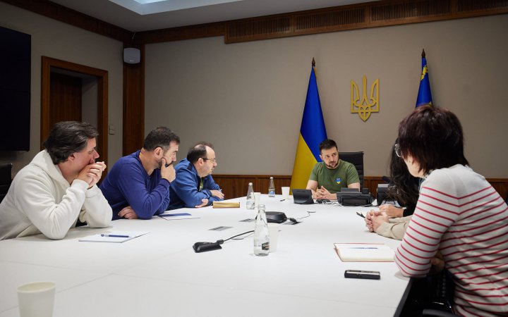 ✔️Непобедимый Мариуполь, мирный договор с Россией и обмен Медведчука: о чем говорил Зеленский с украинскими СМИ (Видео)