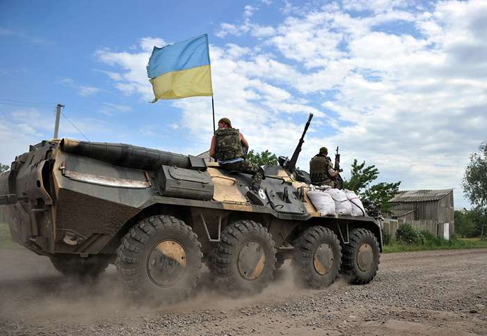 Бойцы "Айдара" захватили невредимый российский БТР-82А и уже используют в битве с рашистами. Видео