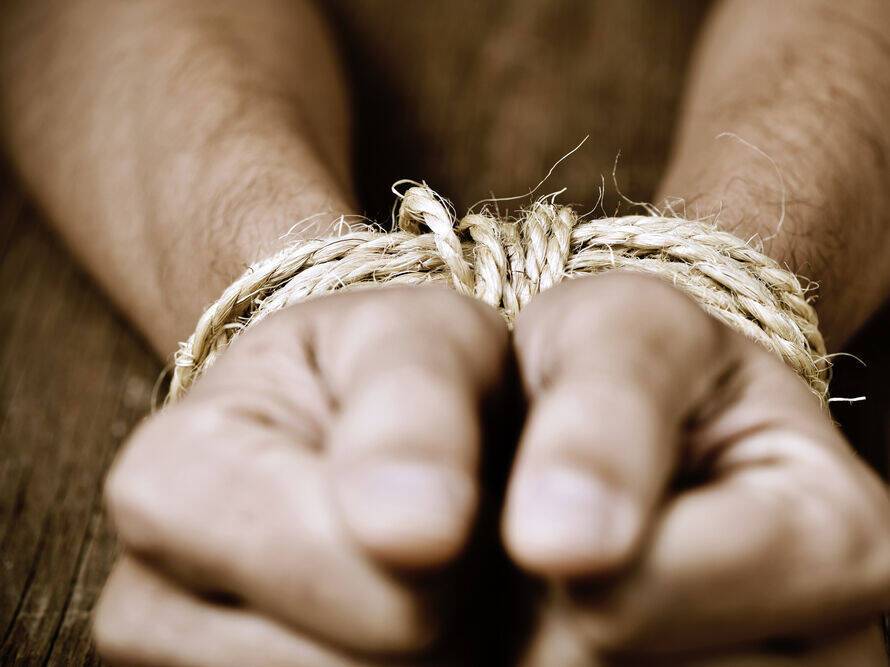 "Положили под колесо ногу, проехали – х...й что сказал". Оккупанты обсуждали пытки пленных украинцев